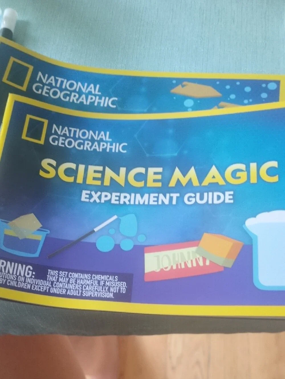 National Geographic Science Magic Activity Kit - Blue, Yellow, Pink
